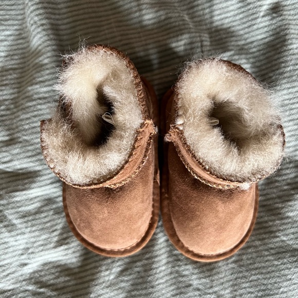 Mini Ugg baby boots / SOLD - Picture 6 of 9
